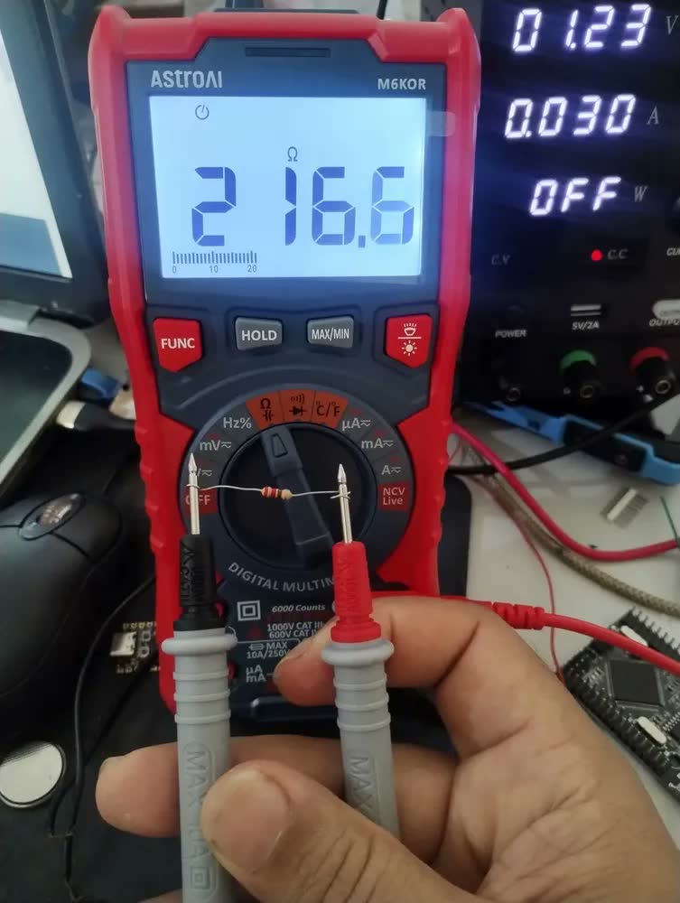foto de Multímetro digital profissional AstroAI,TRMS 6000,testador de tensão com seleção automática de faixa,voltímetro para medição de tensão CA/CC,corrente,capacitância,resistência,frequência,temperatura