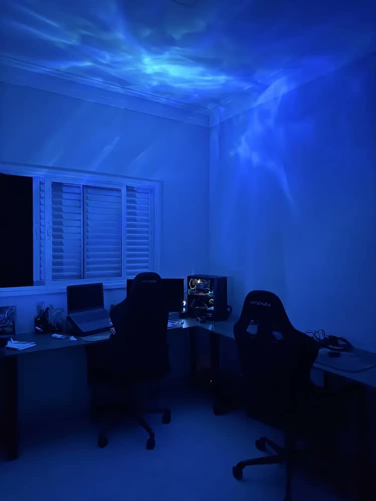foto de Projetor Astronauta de Galáxia e Estrelas LED Com Controle Remoto USB