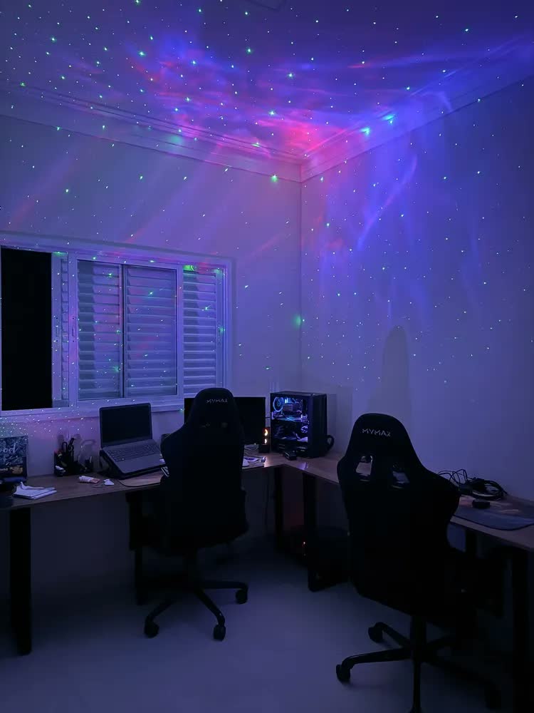 foto de Projetor Astronauta de Galáxia e Estrelas LED Com Controle Remoto USB