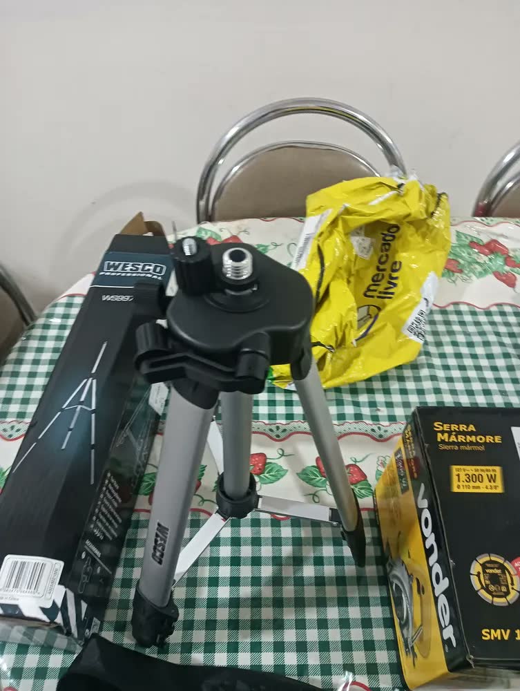 foto de Tripe Para Nivel A Laser Com Bolha Manual Ws9972 Wesco