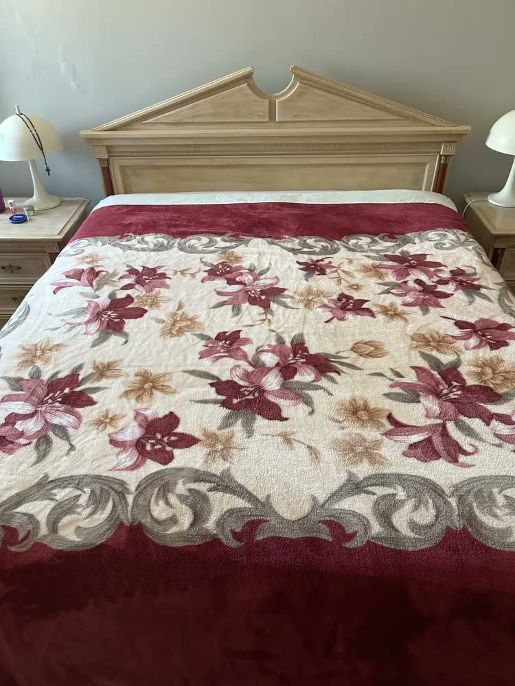foto de Cobertor Jolitex Ternille Kyor Kyör plus casal cor cinza com design liso de 220cm x 180cm