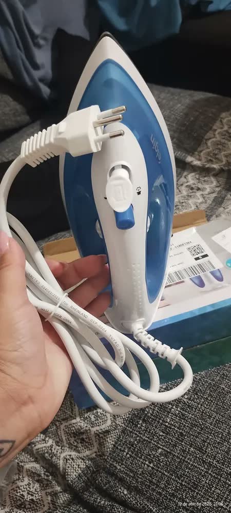 foto de Ferro De Passar Iron Press 110v Elgin - Base Antiaderente Azul-claro
