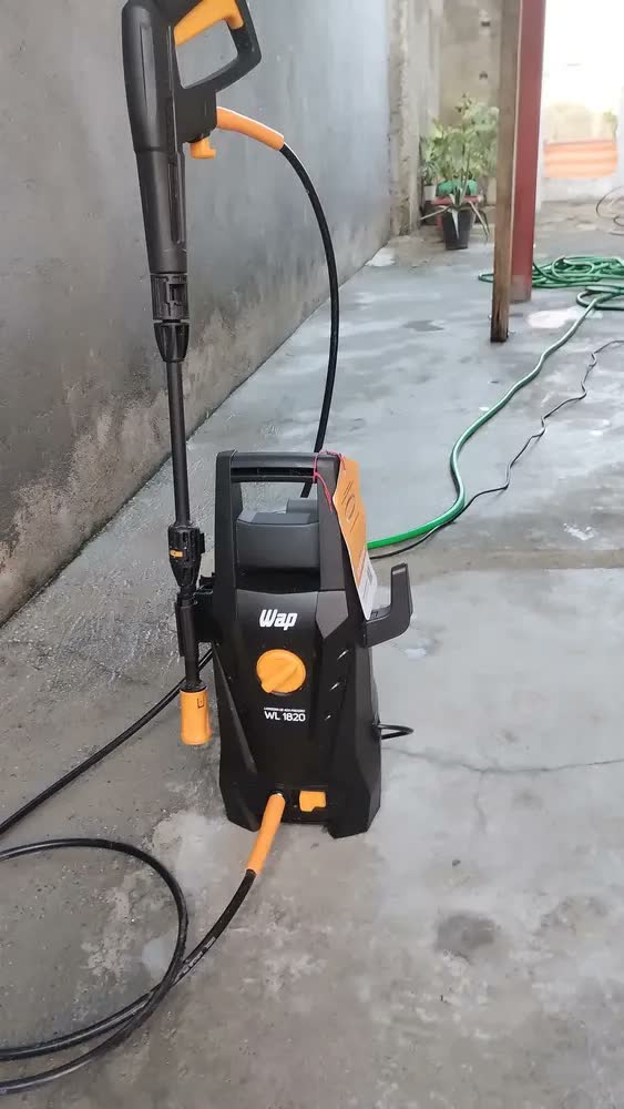 foto de Lavadora de Alta Pressão WAP WL 1820 1400W com Stop Total, Jato Leque e Concentrado