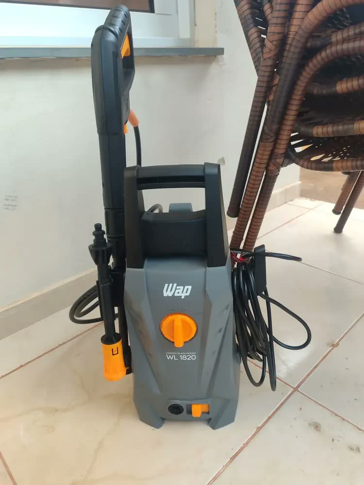 foto de Lavadora de Alta Pressão WAP WL 1820 1400W com Stop Total, Jato Leque e Concentrado