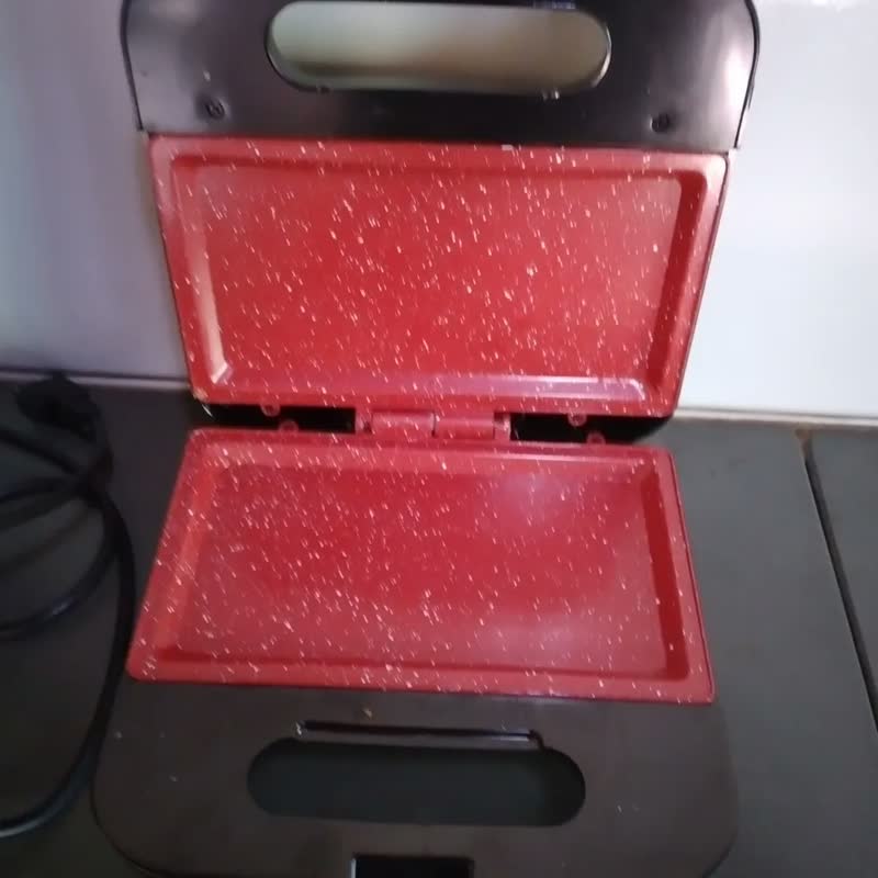 foto de Sanduicheira E Grill Britânia Bgr16 2 Em 1 Redstone 750w Cor Preto e Prata