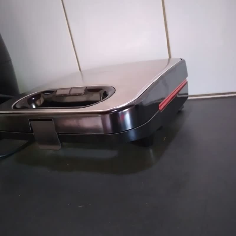foto de Sanduicheira E Grill Britânia Bgr16 2 Em 1 Redstone 750w Cor Preto e Prata