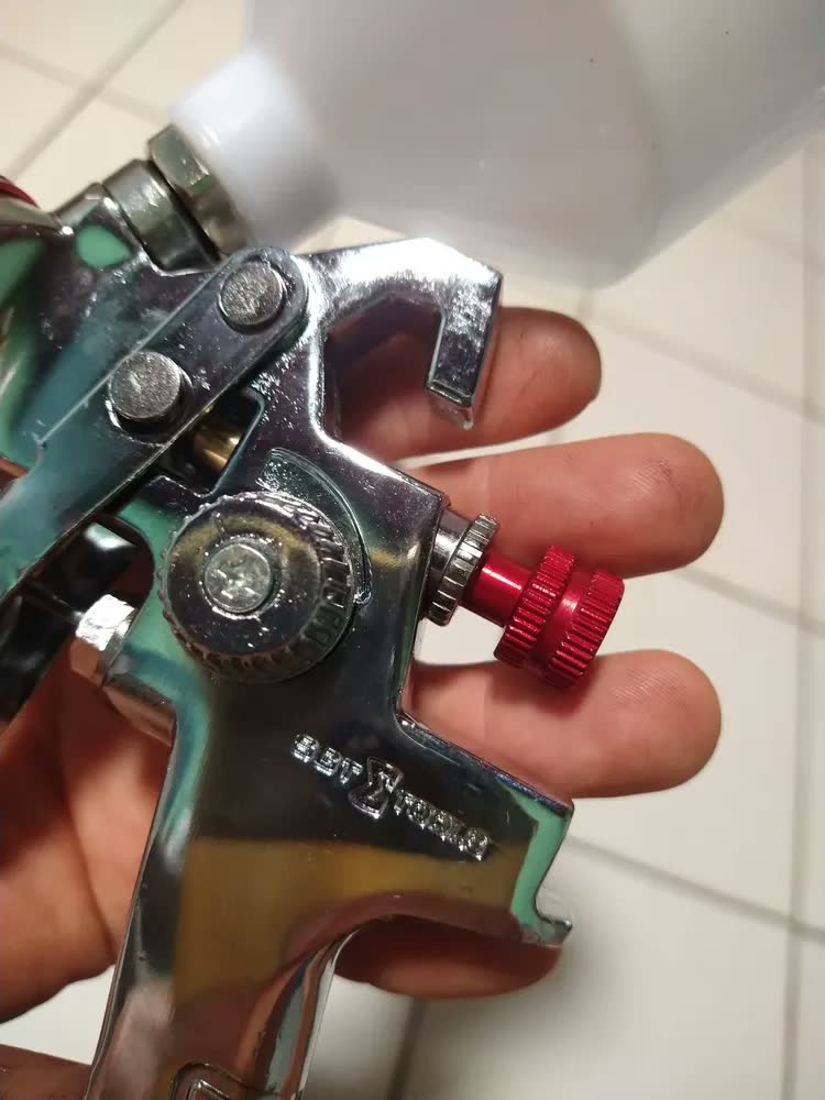 foto de Pistola De Pintura Pneumática Bico 1.3 600ml Sgt3011b
