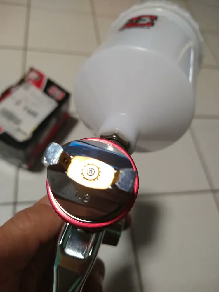 foto de Pistola De Pintura Pneumática Bico 1.3 600ml Sgt3011b