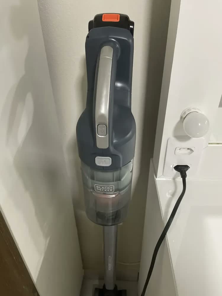 foto de Aspirador Vertical Sem Fio Black+Decker Modelo BHFEA18D1 com 2 Velocidades 20V