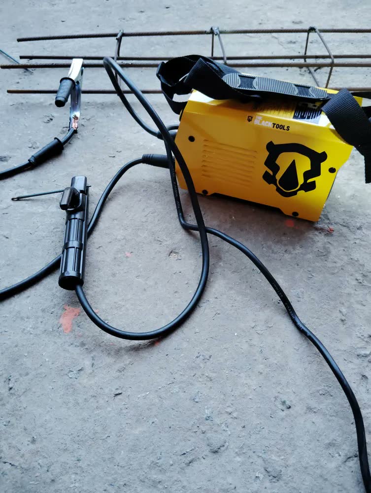 foto de Máquina Inversora De Solda Portatil Mma Eletrodo MI150D 120A The Black Tools