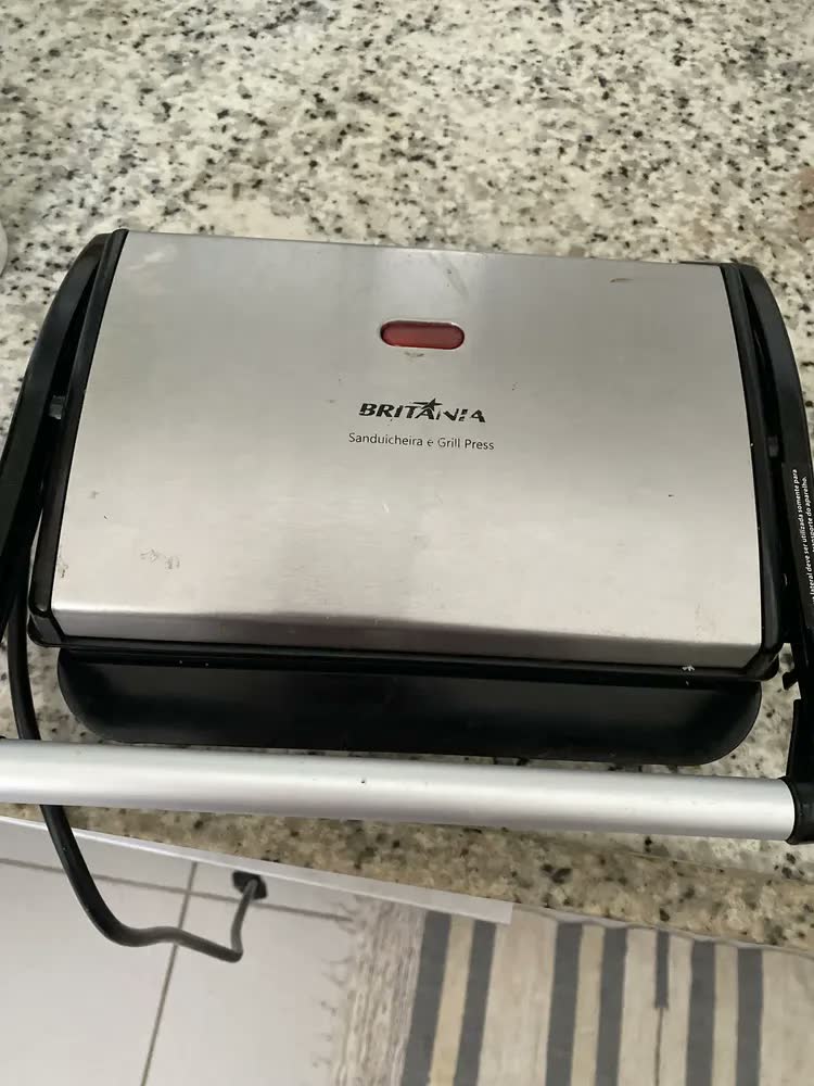 foto de Sanduicheira E Grill Press Inox Antiaderente 2 Em 1 Britânia
