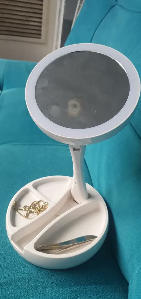 foto de Espelho Maquiagem MinyMix Redondo Com Luz LED Aumento 10x Portátil Dobrável
