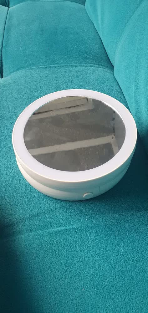 foto de Espelho Maquiagem MinyMix Redondo Com Luz LED Aumento 10x Portátil Dobrável