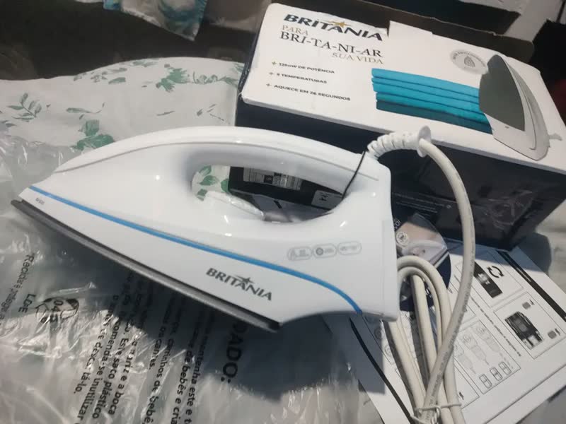foto de Ferro De Passar Britânia Bfs30 5 Temperaturas 1250w Cor Branco