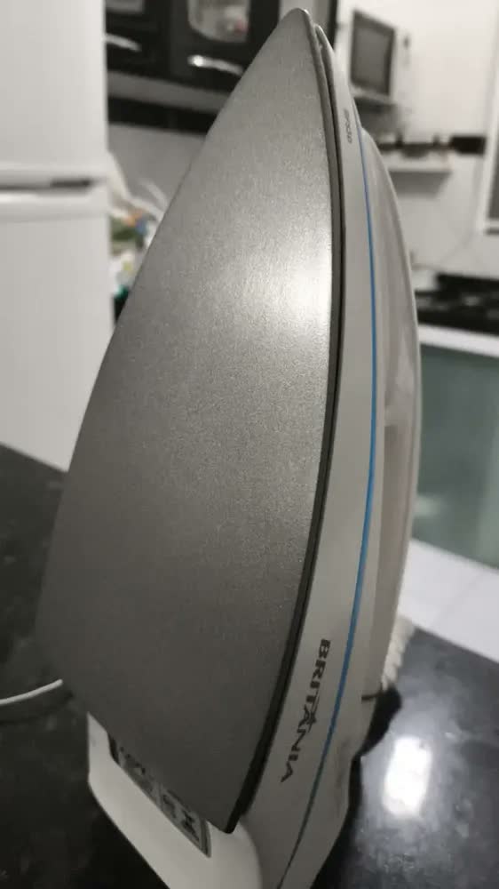 foto de Ferro De Passar Britânia Bfs30 5 Temperaturas 1250w Cor Branco
