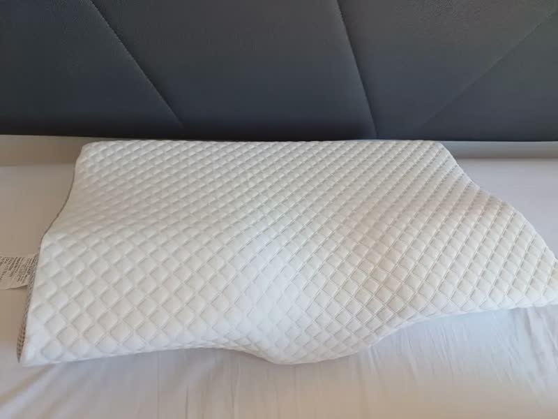 foto de Travesseiro Cervical Nasa - Coluna Relax - Carvão Ativado Cor branco e cinza