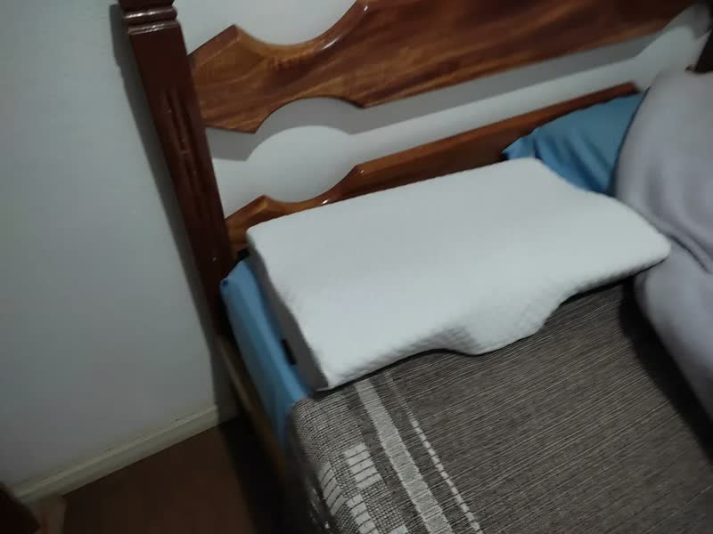 foto de Travesseiro Cervical Nasa - Coluna Relax - Carvão Ativado Cor branco e cinza