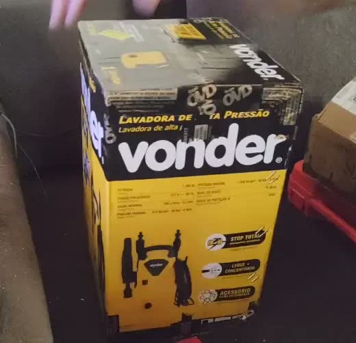 foto de Lavadora de alta pressão Vonder Leve LAV1300 amarela e preta de 1200W