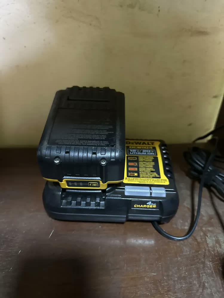 foto de Chave De Impacto 2 Baterias 20v 5ah Dewalt Dcf900 Bivolt