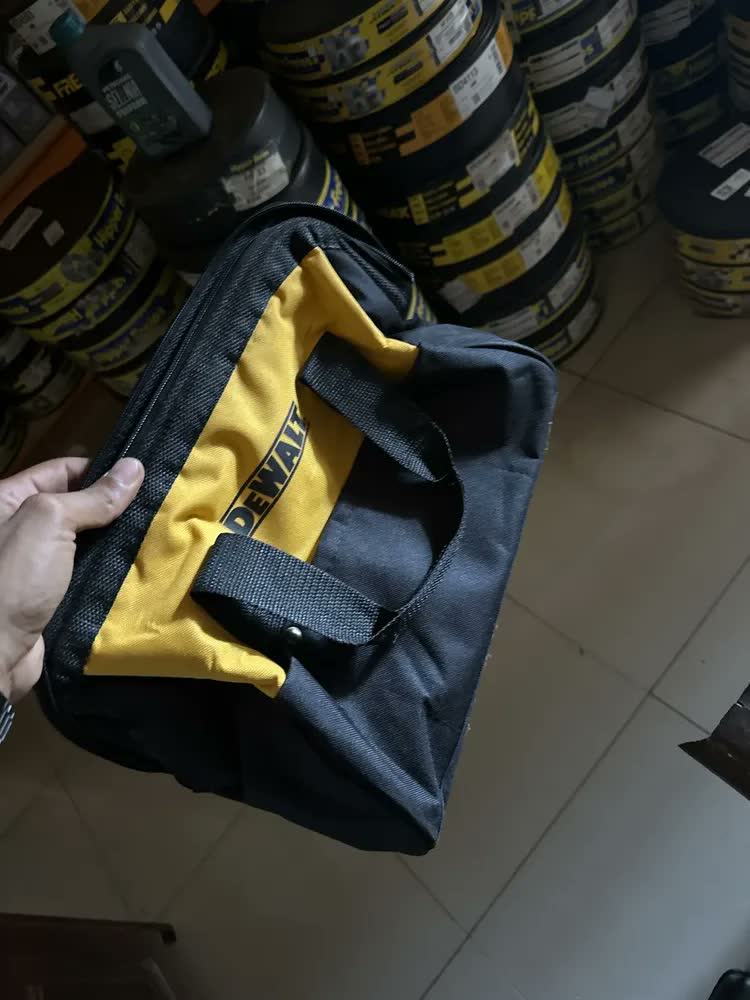 foto de Chave De Impacto 2 Baterias 20v 5ah Dewalt Dcf900 Bivolt