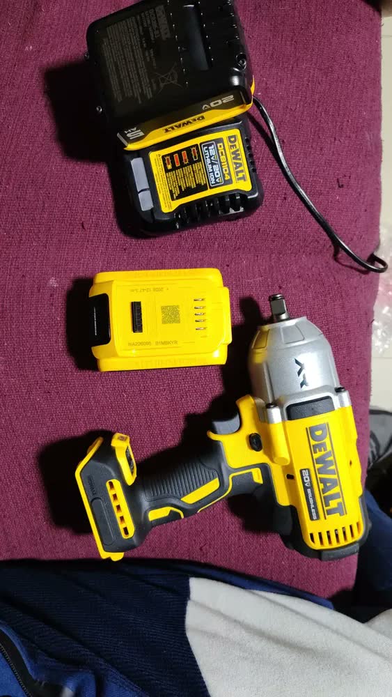 foto de Chave De Impacto 2 Baterias 20v 5ah Dewalt Dcf900 Bivolt