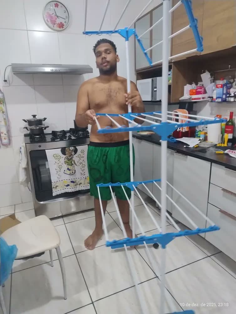 foto de Varal de Chão Vertical SAYONARA em Aço com 3 Andares, 4 Rodas e Asas Desdobráveis Azul