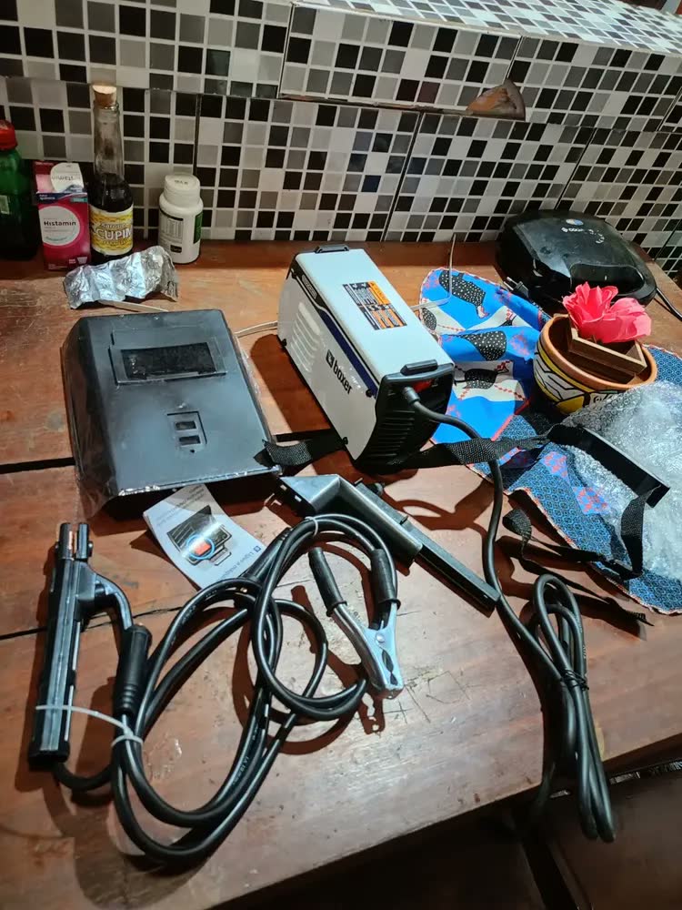 foto de Máquina Inversora De Solda 140 Amperes Touch145 Boxer Cor Azul
