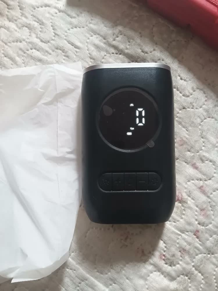 foto de Mini Compressor de Ar Digital Portátil para Carro e Moto com Tela e Lanterna