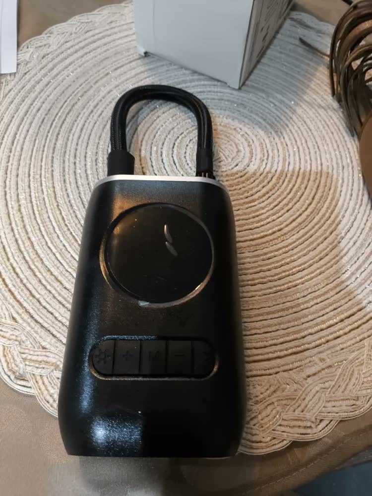 foto de Mini Compressor de Ar Digital Portátil para Carro e Moto com Tela e Lanterna