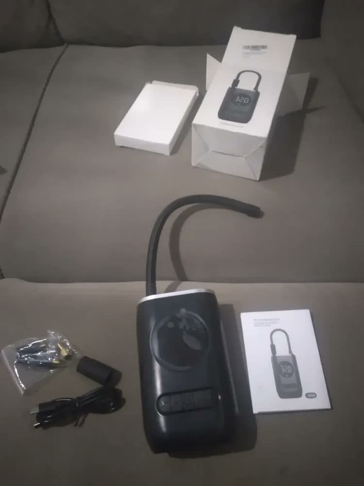 foto de Mini Compressor de Ar Digital Portátil para Carro e Moto com Tela e Lanterna