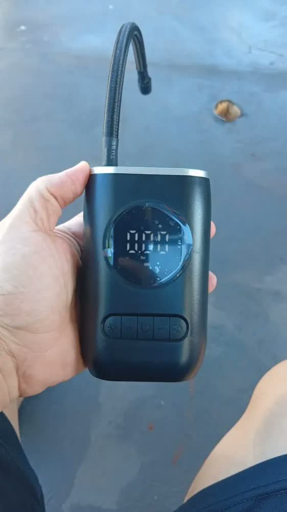 foto de Mini Compressor de Ar Digital Portátil para Carro e Moto com Tela e Lanterna