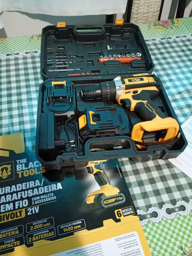 foto de Parafusadeira Furadeira De Impacto The Black Tools Profissional TB-21PX 2 Baterias Com Maleta 60Hz Amarelo