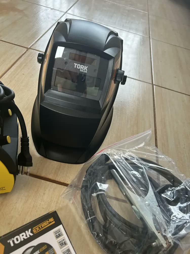 foto de Maquina Solda Mig 140a Sem Gás 3 Em 1 Tig Eletrodo y Mascara Cor Amarelo Preto Frequência 50 Hz 60 Hz