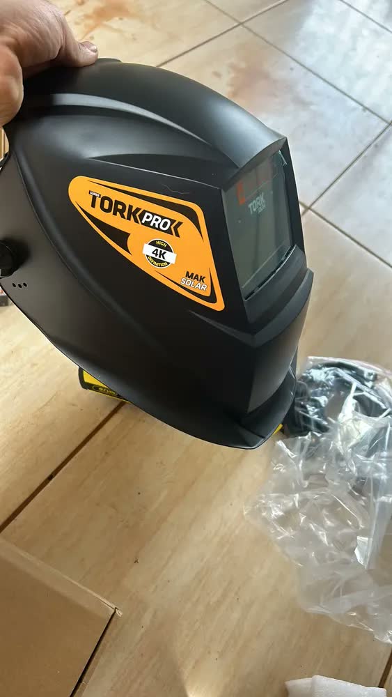 foto de Maquina Solda Mig 140a Sem Gás 3 Em 1 Tig Eletrodo y Mascara Cor Amarelo Preto Frequência 50 Hz 60 Hz