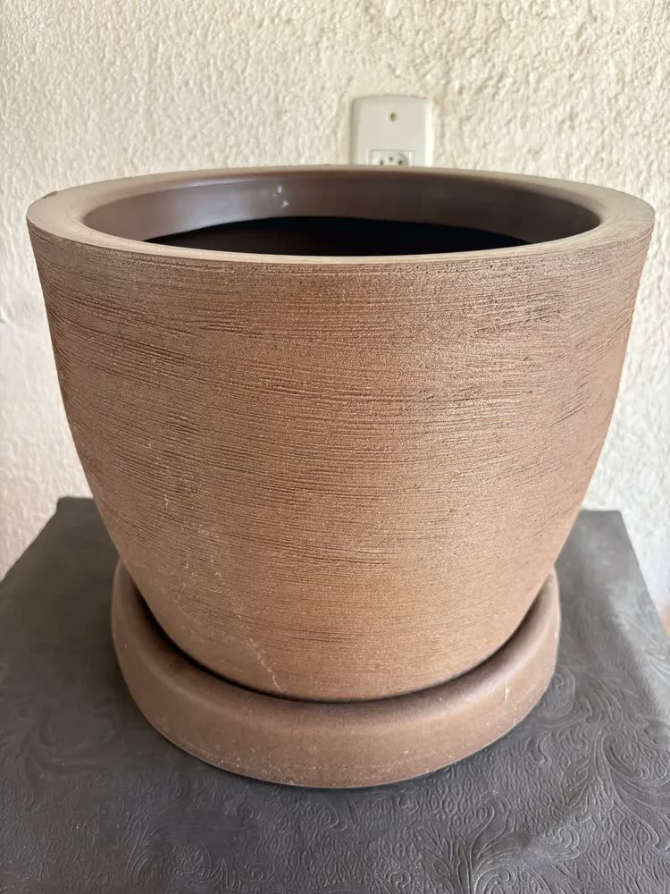 foto de Vaso Polietileno Redondo Bojo Alt 30cm X Boca 34cm + Prato