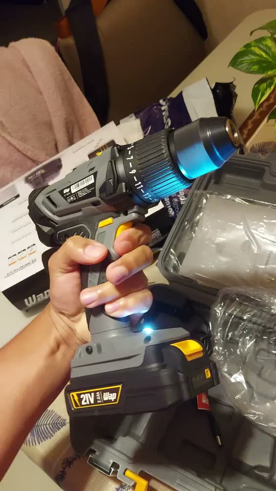 foto de Parafusadeira E Furadeira De Impacto K21 ID03 Sem Fio Com Maleta Organizadora Bivolt WAP