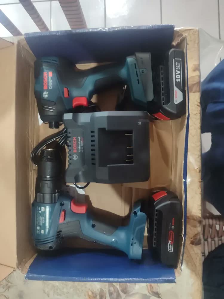 foto de Combo Furadeira Gsb 185-li + Chave Impacto Gdr 18v-200 Bosch