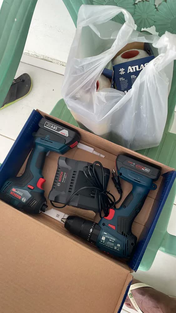 foto de Combo Furadeira Gsb 185-li + Chave Impacto Gdr 18v-200 Bosch