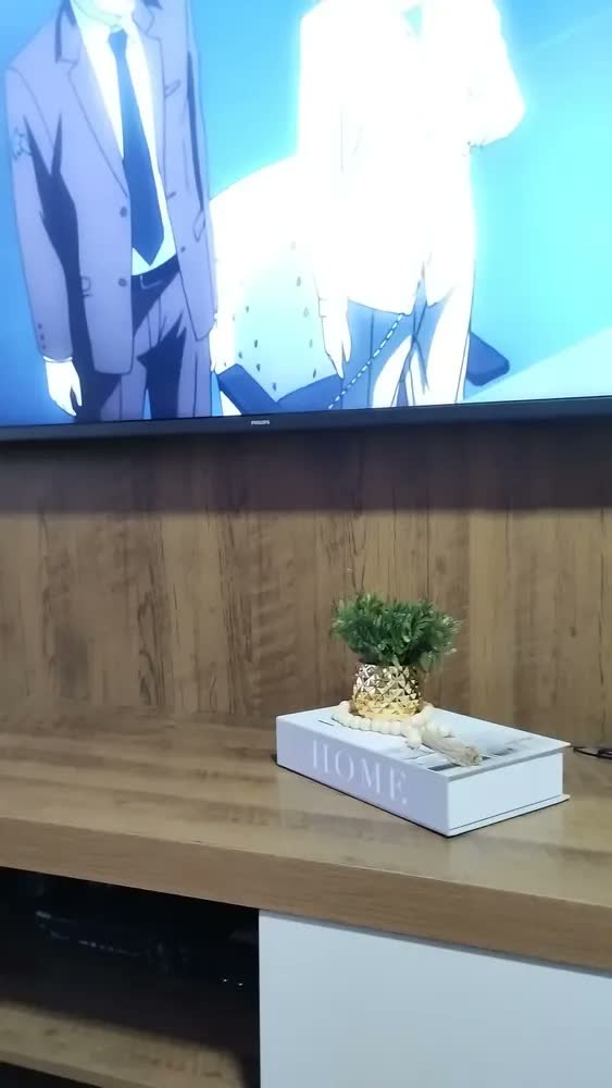foto de Decoração Sala Quarto Livro + Vaso Dourado + Enfeite Colar