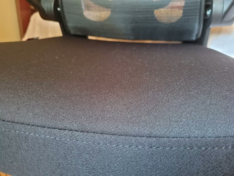 foto de Cadeira Escritório DT3 Vita Preta Ergonômica com Rodas e Altura Ajustável