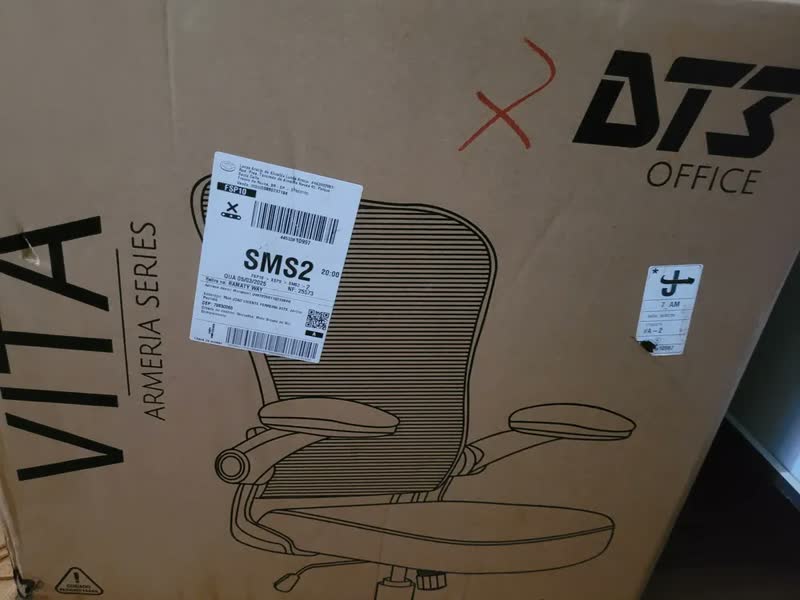 foto de Cadeira Escritório DT3 Vita Preta Ergonômica com Rodas e Altura Ajustável