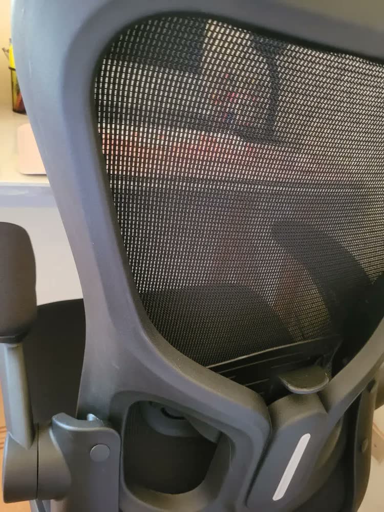foto de Cadeira Escritório DT3 Vita Preta Ergonômica com Rodas e Altura Ajustável