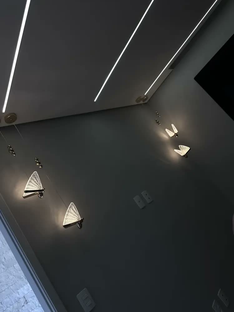 foto de Luminária Pendente Led Borboleta Gold Moderno 3000k vlx