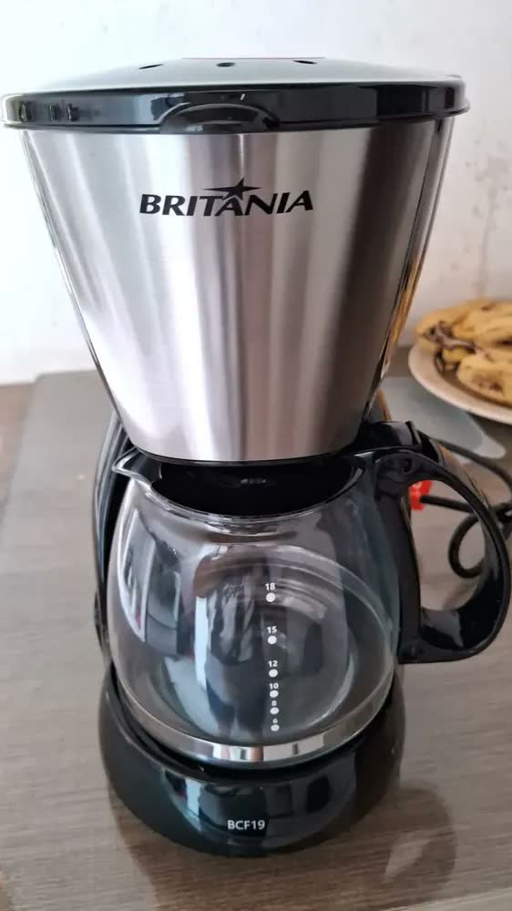 foto de Cafeteira Britânia 18 Cafezinhos Bcf19a Jarra De Vidro 550w Cor Preta