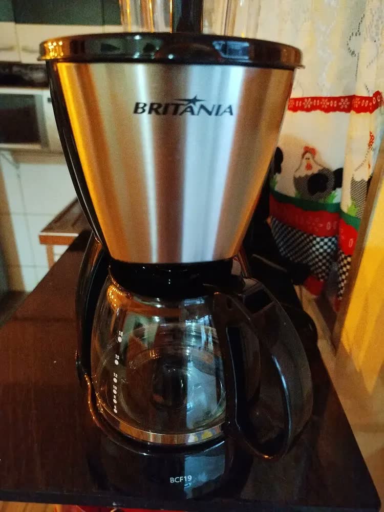 foto de Cafeteira Britânia 18 Cafezinhos Bcf19a Jarra De Vidro 550w Cor Preta