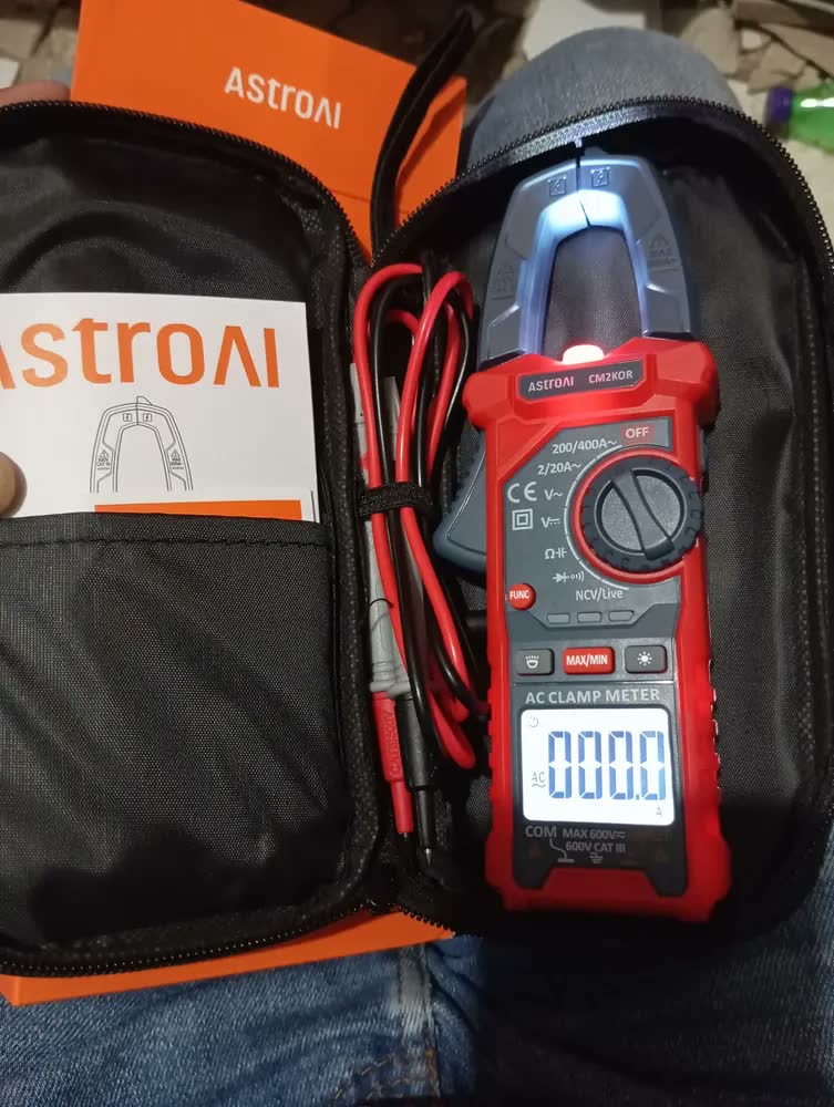 foto de Alicate amperimetro digital AstroAI com pinça amperimétrica,2000,medidor de corrente e tensão,com seleção automática de faixa para tensão CA/CC,corrente CA,resistência,capacitância,continuidade