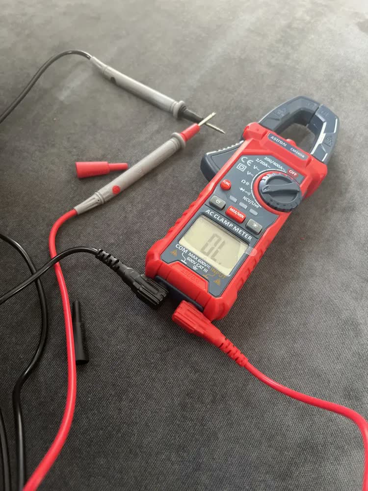 foto de Alicate amperimetro digital AstroAI com pinça amperimétrica,2000,medidor de corrente e tensão,com seleção automática de faixa para tensão CA/CC,corrente CA,resistência,capacitância,continuidade
