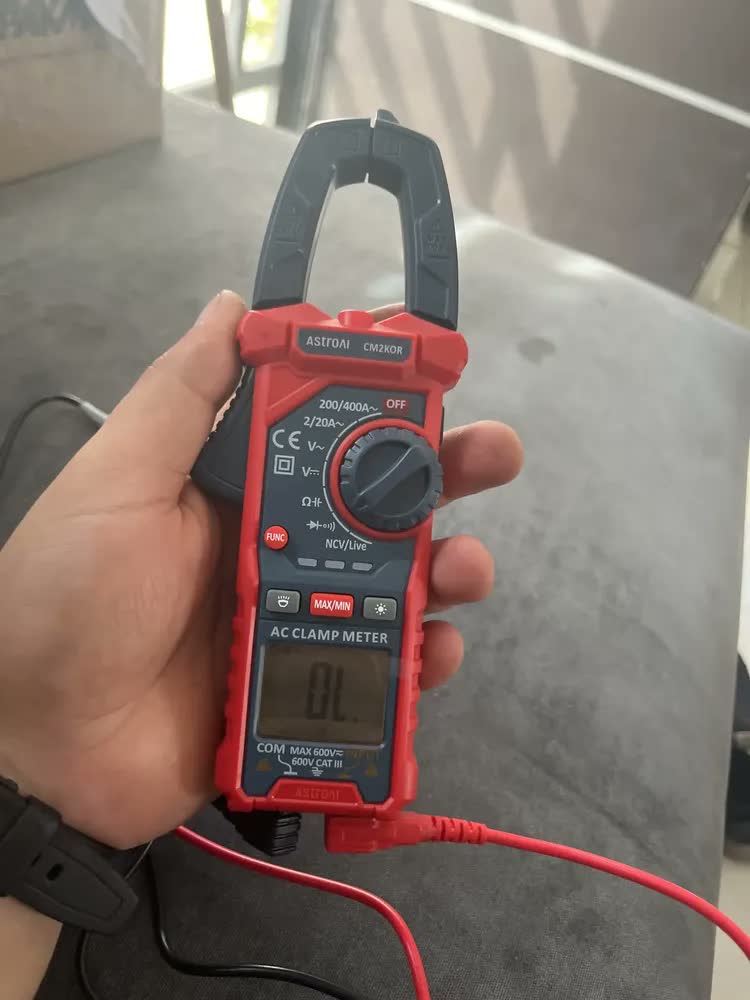 foto de Alicate amperimetro digital AstroAI com pinça amperimétrica,2000,medidor de corrente e tensão,com seleção automática de faixa para tensão CA/CC,corrente CA,resistência,capacitância,continuidade