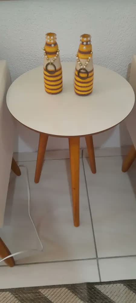 foto de Mesa Lateral Retrô Clássica Canto Sala Quarto Cabeceira45x57