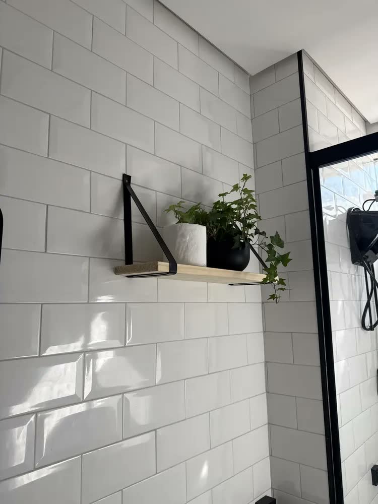 foto de Kit 2 Prateleira Suspensa Estante Suporte Alça De Couro 50cm